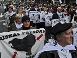 Esta es la segunda manifestación a favor de un acercamiento de presos etarras a prisiones del País Vasco. AP  /