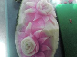 Una de las obras de arte de Oscar Toribio, chef que imparte un taller de tallado de frutas en el Hotel Paradisus de Cancún.  /