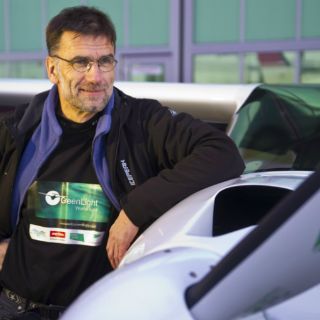 Un biólogo esloveno inicia vuelta al mundo en un avión ecológico