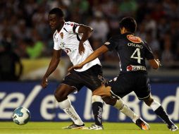 Jackson Martínez, (izq) podría seguir su carrera en Inglaterra. MEXSPORT  /