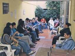 Los módulos del IFE registran una alta demanda de ciudadanos que pretenden renovar la credencial.  /