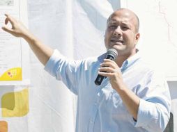 Enrique Alfaro, aspirante a la gubernatura, hizo público su deseo porque sean constantes los debates políticos entre candidatos.  /