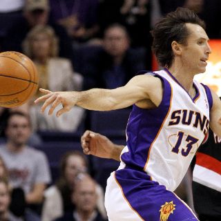 Steve Nash recupera la magia de sus pases