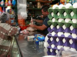 El huevo es uno de los productos de la canasta básica que ha sufrido alzas en su precio. ARCHIVO  /