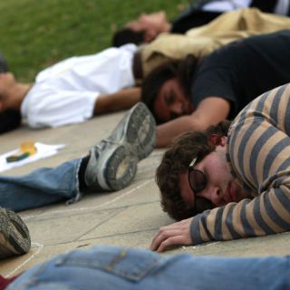 Exigen a Calderón esclarecer asesinato de estudiantes del Tec