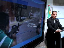 Raúl Plascencia, presidente de la CNDH dando a conocer el informe sobre la muerte de los dos normalistas. EL UNIVERSAL  /