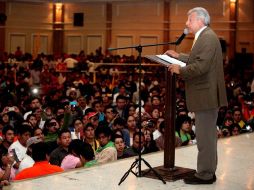 El precandidato del PRD, Andrés Manuel López Obrador, durante un mitin con jóvenes en esta entidad. EL UNIVERSAL  /