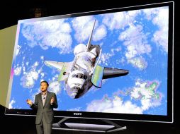 Kazuo Hirai, de Sony Corp. demuestra el motor de procesamiento de imagen X-Reality de la compañía. AFP  /
