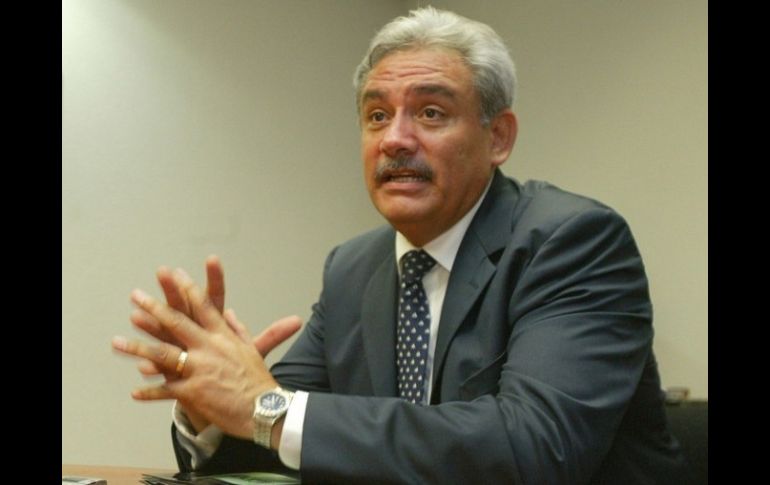 Alberto Cardenas invita a los nuevos militantes para que evalúen las propuestas de los precandidatos.  /