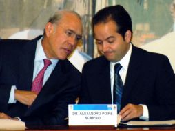 El secretario general de la OCDE, José Ángel Gurría y el títular de la Segob, Alejandro Poiré. NTX  /