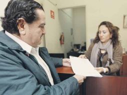 Eduardo Morfín presentó ayer en la Oficialía de Partes del Congreso del Estado, la solicitud de juicio político contra Aristóteles.  /