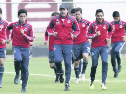 Fernando Quirarte (de gorra) trota con sus jugadores durante el entrenamiento. MEXSPORT  /