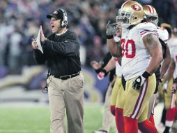 Jim Harbaugh, el entrenador en jefe de los 49ers, es el arquitecto responsable de la reconstrucción del nuevo destino del equipo. AP  /