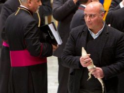 El raro visitante fue presentado al Papa y regresará a Cuba. AP  /