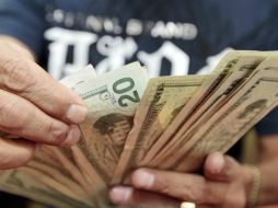 Por su parte, centros cambiarios que operan en Mérida alcanzaron el precio máximo a la venta.  /