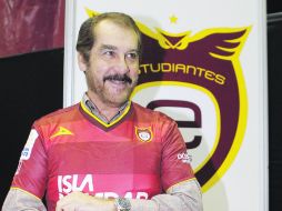 Antonio Leaño Reyes se puso la playera con la cual el conjunto universitario jugará de local.  /