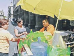 Según la Cámara de Comercio de Guadalajara, existen 529 mil personas empleadas en el comercio informal.  /