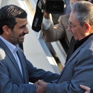 Raúl Castro y Ahmadineyad defienden uso pacífico de energía nuclear