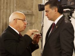 El titular de la SEP, Alonso Lujambio (d) viajó a EU para recibir tratamiento por cáncer; Rodolfo Tuirán (i) se encarga del despacho.  /