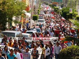 Los manifestantes marcharon por las principales avenidas de Chilpancingo. EL UNIVERSAL  /