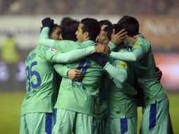 Los jugadores del Barcelona festejan el pase a los cuartos de final de la Copa del Rey. REUTERS  /