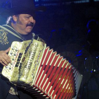 Distinguen a Ramón Ayala con la presea Máximo Orgullo Hispano