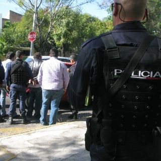 Jóvenes en estado de ebriedad causan movilización policiaca