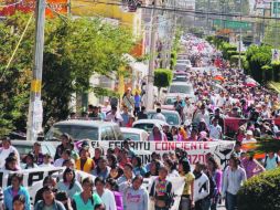 Estudiantes de la Escuela Normal Rural de Ayotzinapa marcharon por las principales avenidas de Chilpancingo. EL UNIVERSAL  /