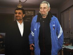 Foto del encuentro divulgada por la Presidencia de Irán, donde se ve a Ahmadineyad con Fidel Castro. REUTERS  /