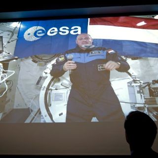 La EEI corregirá su órbita para evitar la basura espacial