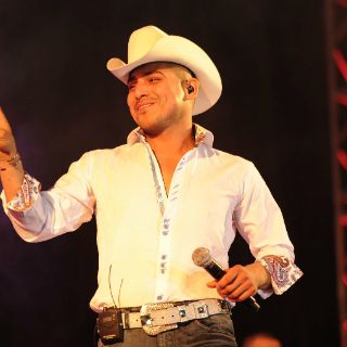Promociona Espinoza Paz el sencillo 'Un hombre normal'