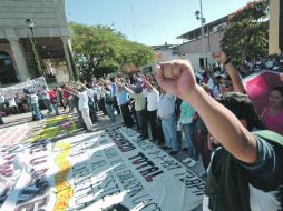Imagen de la conmemoración del primer mes de la muerte de los dos estudiantes durante una protesta. NTX  /
