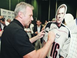 Uno de los mejores jugadores de la NFL de todos los tiempos, Joe Montana, visita Guadalajara.  /