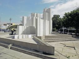 La obra del arquitecto jalisciense Fernando González Gortázar está en la calle España y Calzada del Federalismo.  /