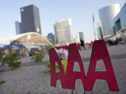 El símbolo de la triple A, en el distrito financiero La Defense en París, Francia. EFE  /