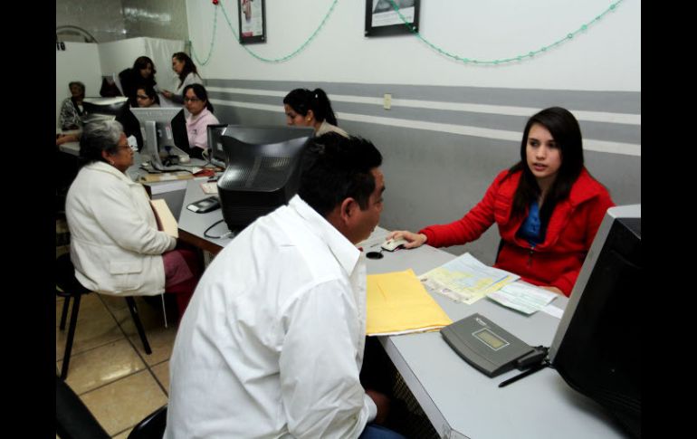 Los ciudadanos que no puedan ser atendidos, pero que estén formados, se les dará una ficha para capturar sus datos posteriormente.  /
