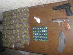 Aseguraron un arma larga, 55 cartuchos de diferentes calibres, droga y un vehículo.  /