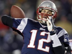Tom Brady tuvo un gran juego con 363 yardas y seis pases de anotación. AP  /