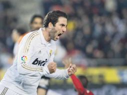 ''Pipita'' Higuaín inició la voltereta para el Madrid al anotar el gol al minuto 72. AFP  /