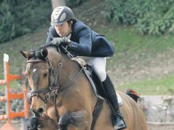 Juan Vicente Mendoza, a lomos de “Conquest”, ganó el primer lugar en la prueba abierta a 1.30 metros.  /