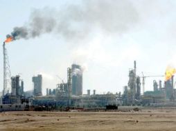 Arabia Saudita produce actualmente 10 millones de barriles diarios (mbd) de petróleo.  /