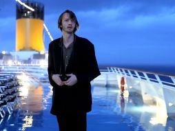 La nave siniestrada aparece en la primera parte de la cinta de Godard, en el fondo se aprecia levemente su nombre. ESPECIAL  /