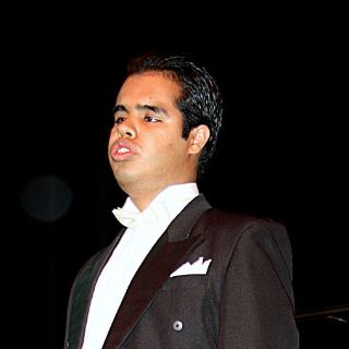 Lucen dos de las ''Voces del Bicentenario'' al lado de la OFCM