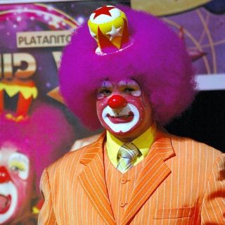 Tuiteros piden fuera del aire al Platanito Show