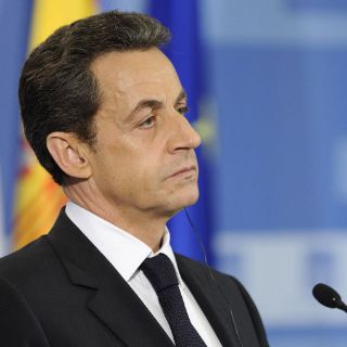 Sarkozy resta importancia a agencias calificadoras de valores