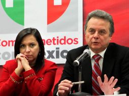 María Cristina Díaz Salazar y Pedro Joaquín Coldwell en el anuncio de las medidas. EL UNIVERSAL  /