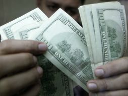 Casas de cambio de Nuevo Laredo, Reynosa y Ciudad Juárez fueron las que registraron el precio más alto a la venta.  /