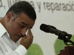 El presidente de El Salvador, Mauricio Funes, no pudo contener el llanto al recordar los impactantes hechos. AFP  /