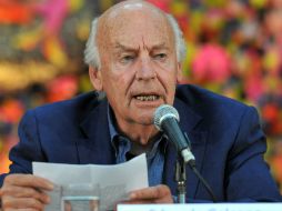 El escritor uruguayo, Eduardo Galeano, pronuncia un discurso hoy en Cuba. EFE  /