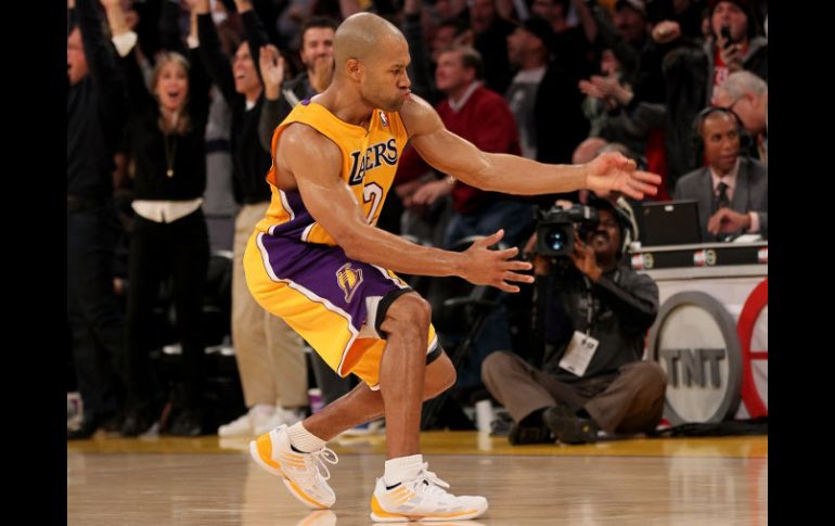 El número 2, Fisher, celebra luego de anotar los tres puntos ganadores. AFP  /